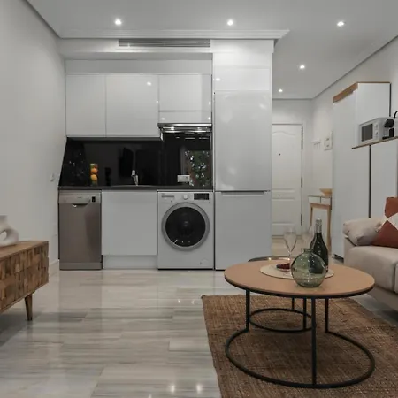 Centrico Estudio En Puerto Banus 公寓